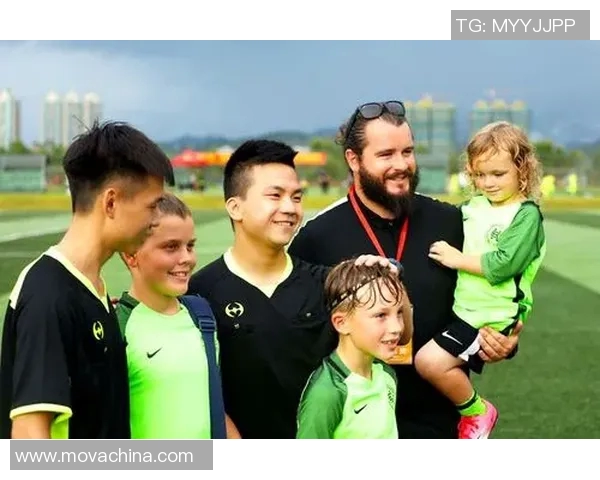 恒大足球明星妻子们的美丽瞬间与生活点滴分享 恒大足球明星妻子们的美丽瞬间与生活点滴分享