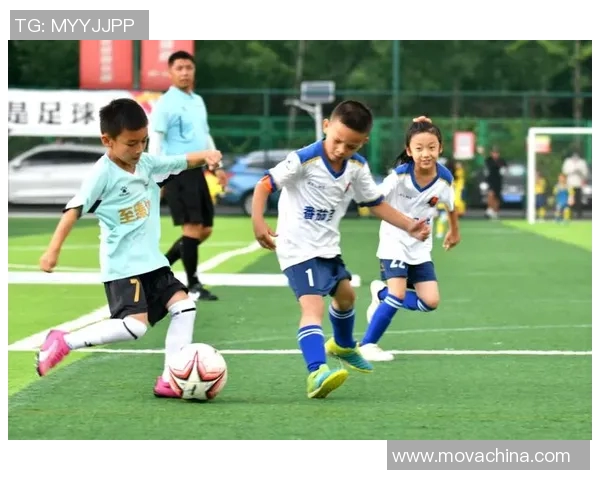 足球明星球队高清照片展现球场风采与团队精神的完美瞬间 足球明星球队高清照片展现球场风采与团队精神的完美瞬间