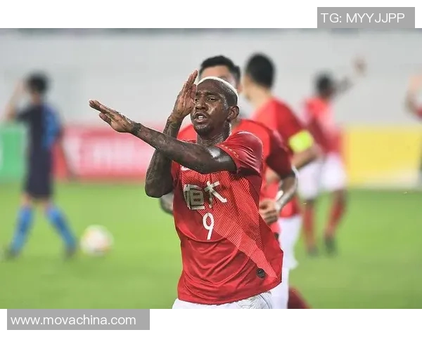 广岛三箭与东京队激战正酣比分悬念持续引发球迷热议 广岛三箭与东京队激战正酣比分悬念持续引发球迷热议